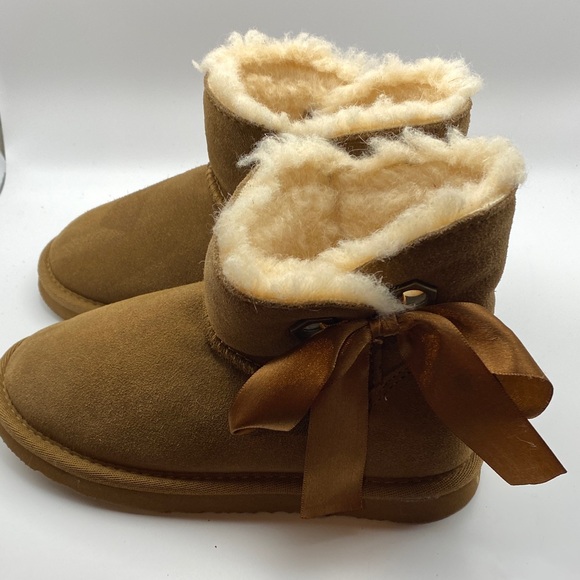 PAWZ Tan Kids Boots with Bow - Picture 5 of 10
